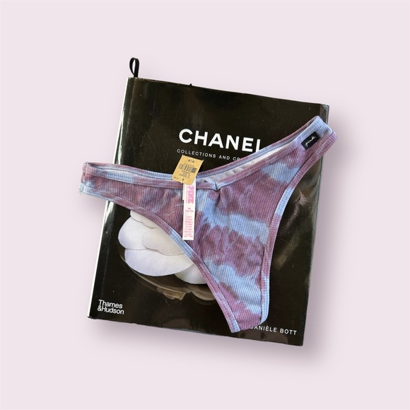 PINK Victorias Secret Purple Tie Dye Thong NWT Size M - Picture 3 of 8